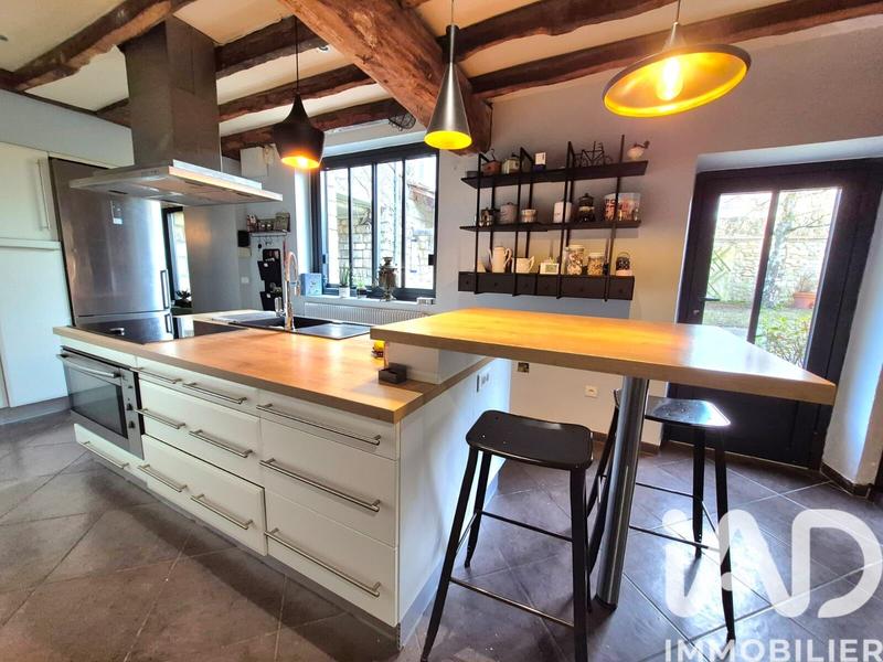 Maison - 370 m² - 5 pièces