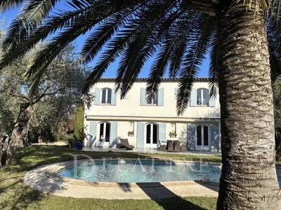 Propriété - 170 m² - 6 pièces