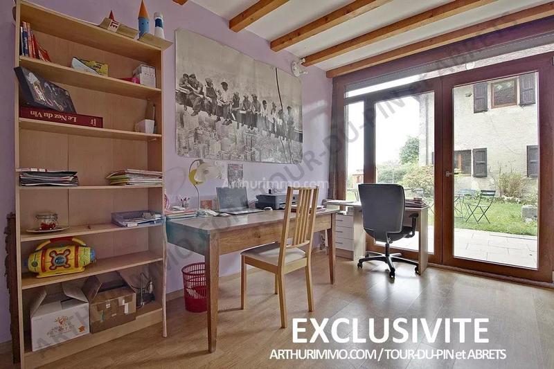 Maison - 225 m² - 9 pièces