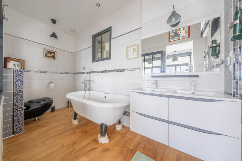 Appartement - 245 m² - 8 pièces