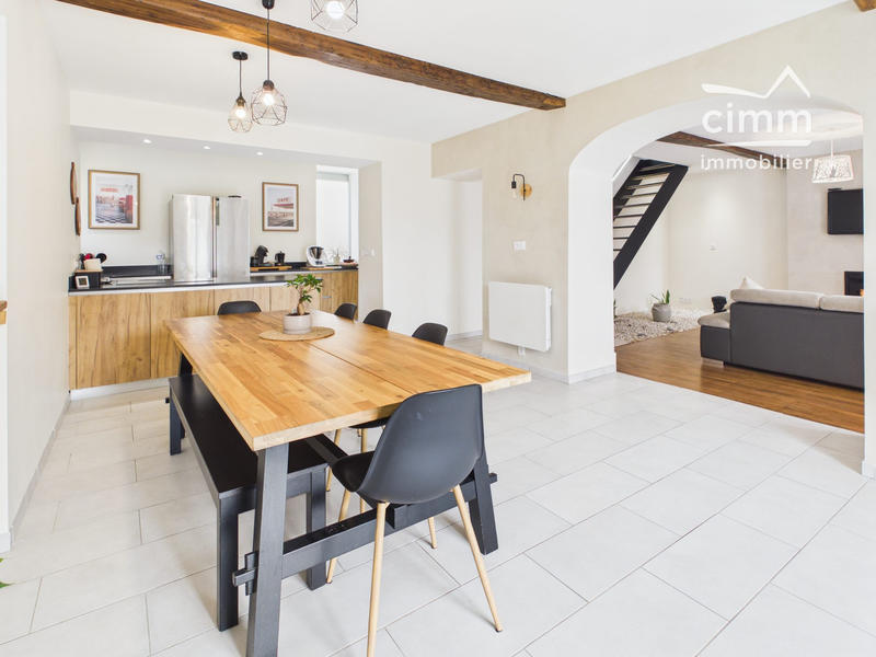 Maison - 206 m² - 5 pièces