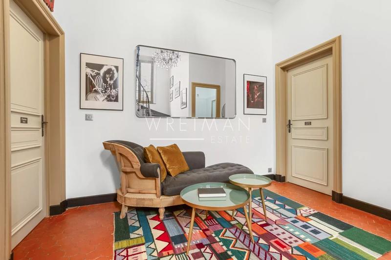 Villa - 242 m² - 9 pièces