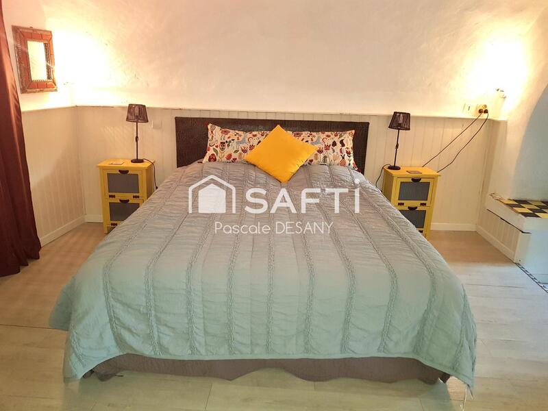 Maison - 245 m² - 12 pièces