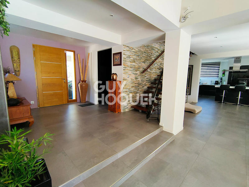 Villa - 300 m² - 7 pièces
