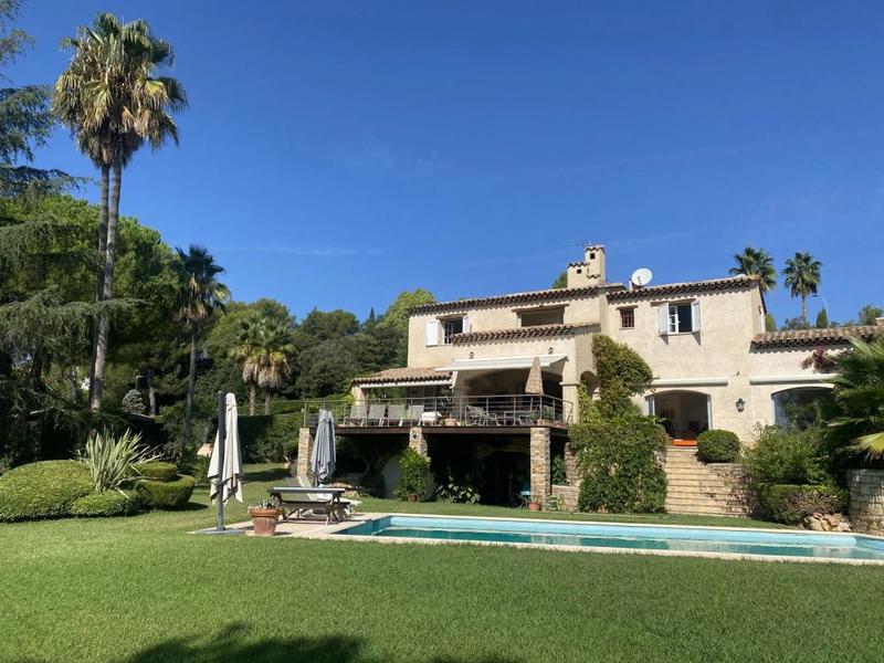 Villa - 330 m² - 8 pièces