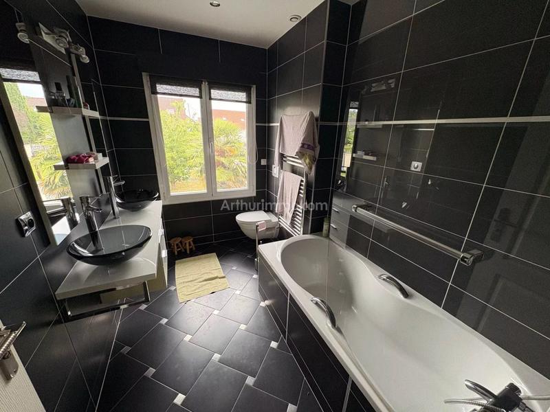 Maison - 174 m² - 8 pièces