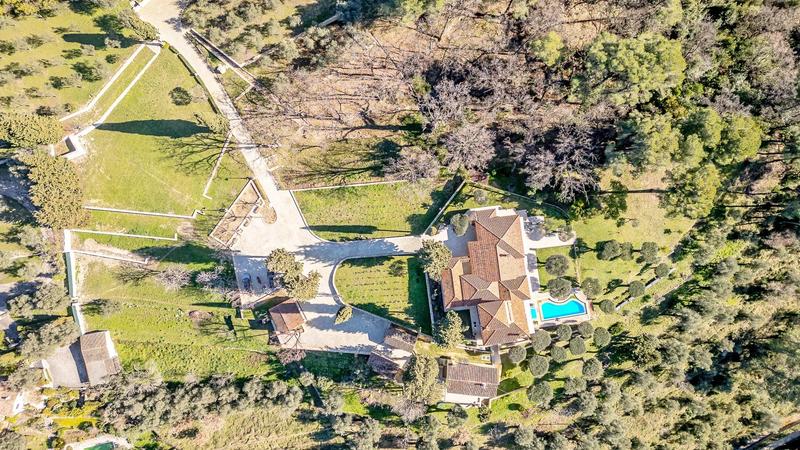 Maison - 390 m² - 12 pièces