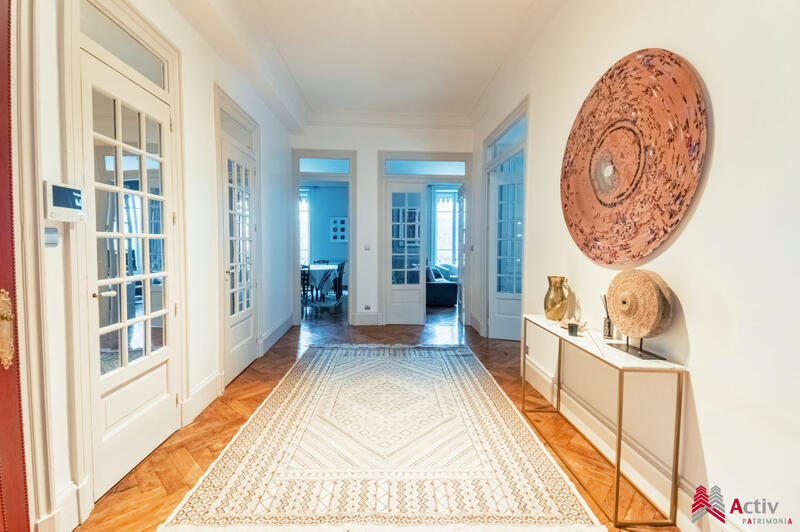 Appartement - 188 m² - 7 pièces