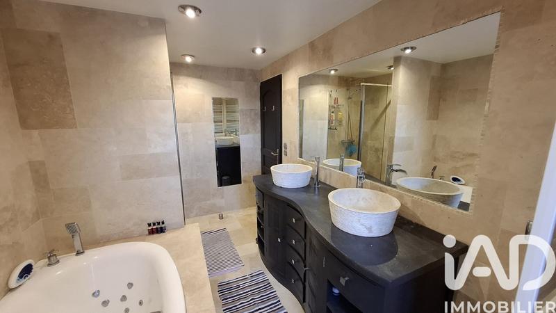 Maison - 218 m² - 7 pièces