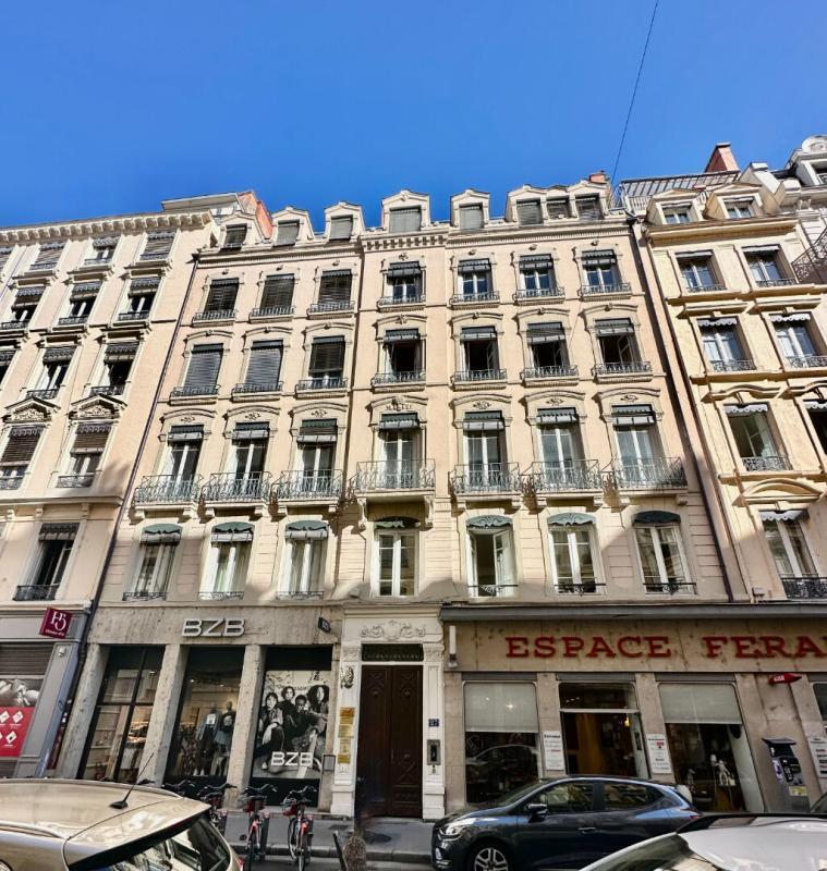 Appartement - 144 m² - 5 pièces