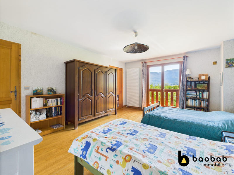 Maison - 320 m² - 12 pièces