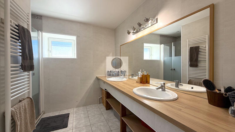 Maison - 219 m² - 6 pièces