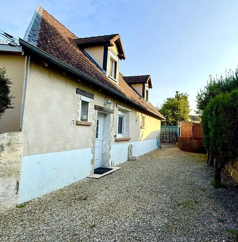 Maison - 90 m² - 4 pièces