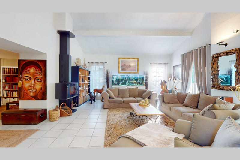 Maison - 330 m² - 8 pièces