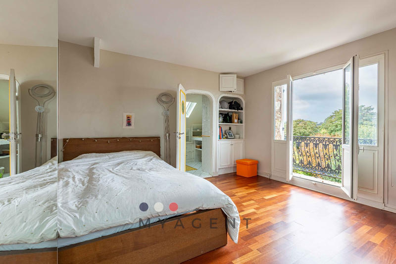 Maison - 300 m² - 15 pièces