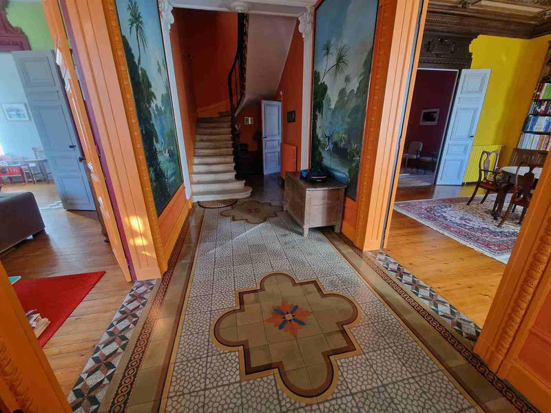 Maison - 331 m² - 10 pièces