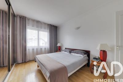 Maison - 230 m² - 8 pièces