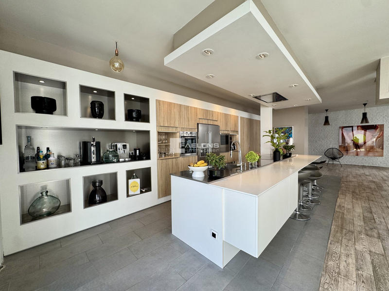 Appartement - 281 m² - 6 pièces