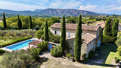 Mas - 269 m² - 10 pièces