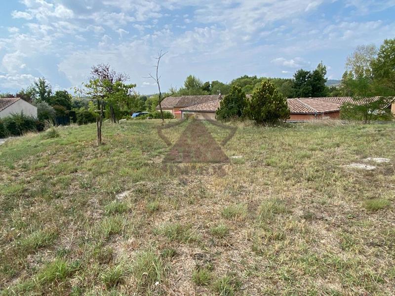 Terrain constructible - 3 150 m²