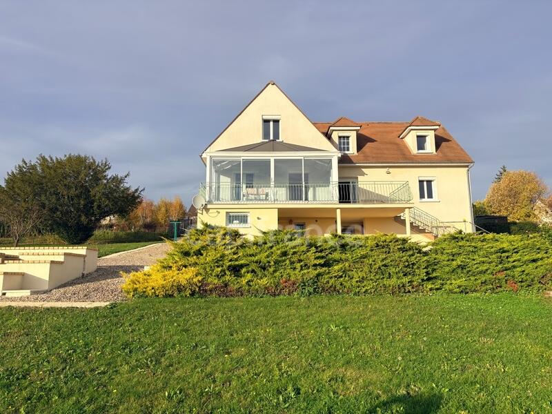 Maison - 179 m² - 9 pièces