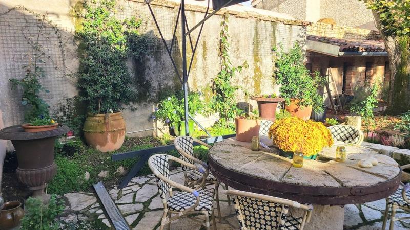 Demeure - 345 m² - 9 pièces