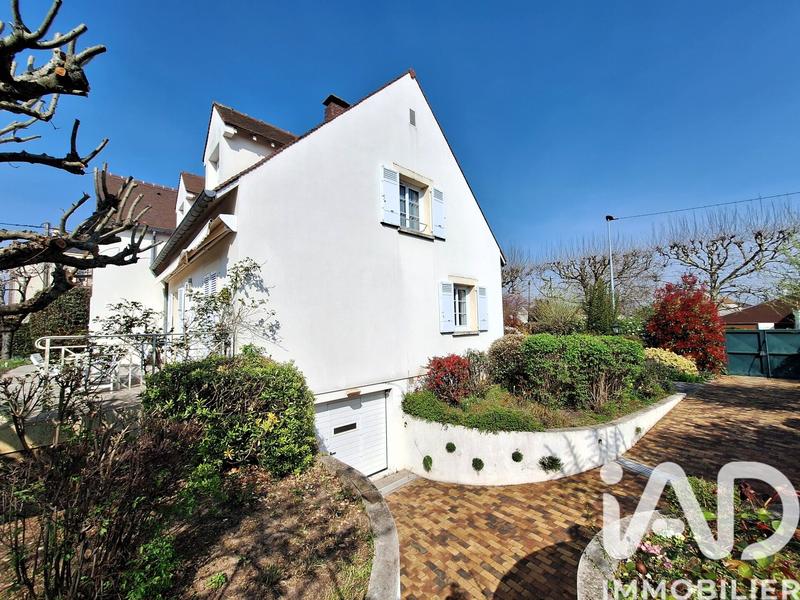 Maison - 180 m² - 8 pièces