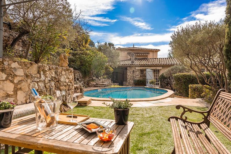 Maison - 218 m² - 8 pièces