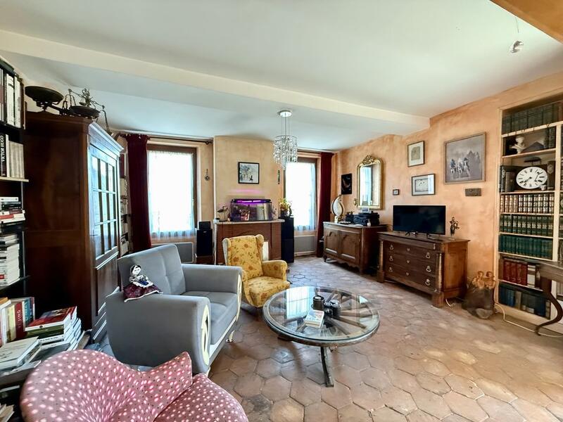 Maison - 205 m² - 12 pièces