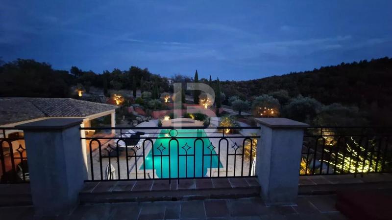 Villa - 290 m² - 8 pièces