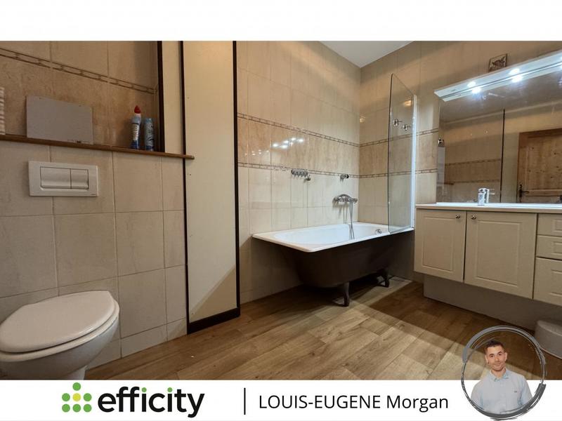 Maison - 233 m² - 8 pièces