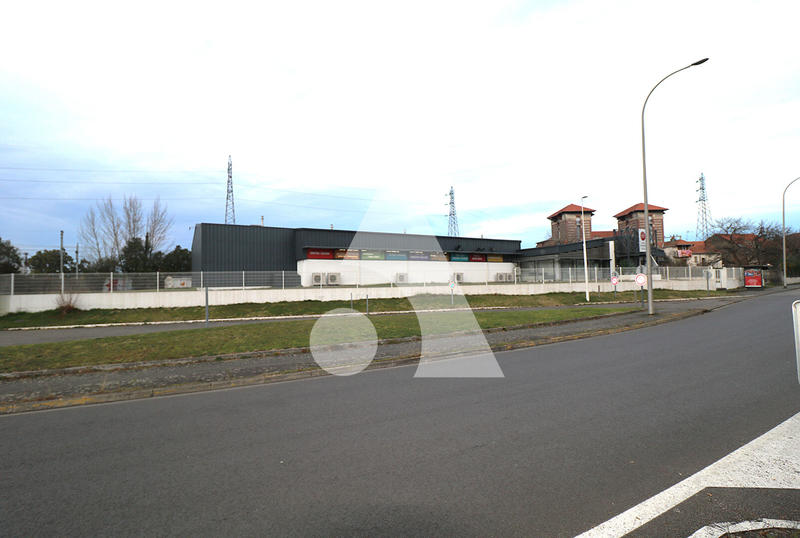 Local d'activité / Entrepôt - 571 m²