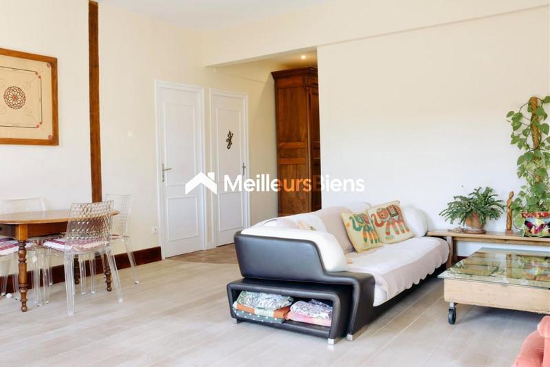 Appartement ancien - 91 m² - 4 pièces