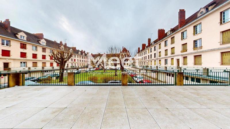 Appartement - 100 m² - 5 pièces