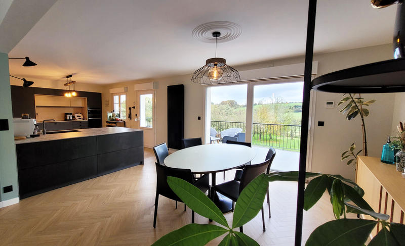 Maison - 215 m² - 8 pièces