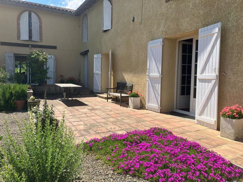 Maison - 300 m² - 9 pièces