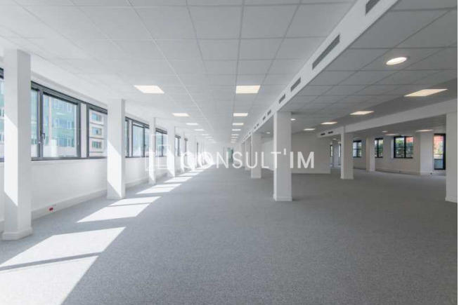 Bureau - 854 m²