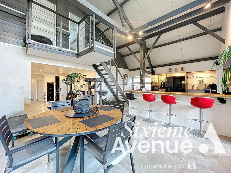 Loft - 216 m² - 5 pièces