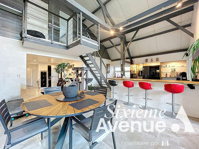 Loft - 216 m² - 5 pièces