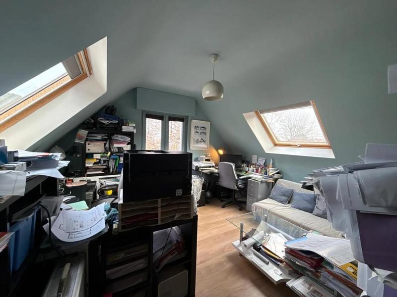 Maison - 137 m² - 9 pièces