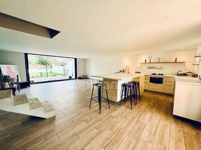 Maison - 140 m² - 5 pièces