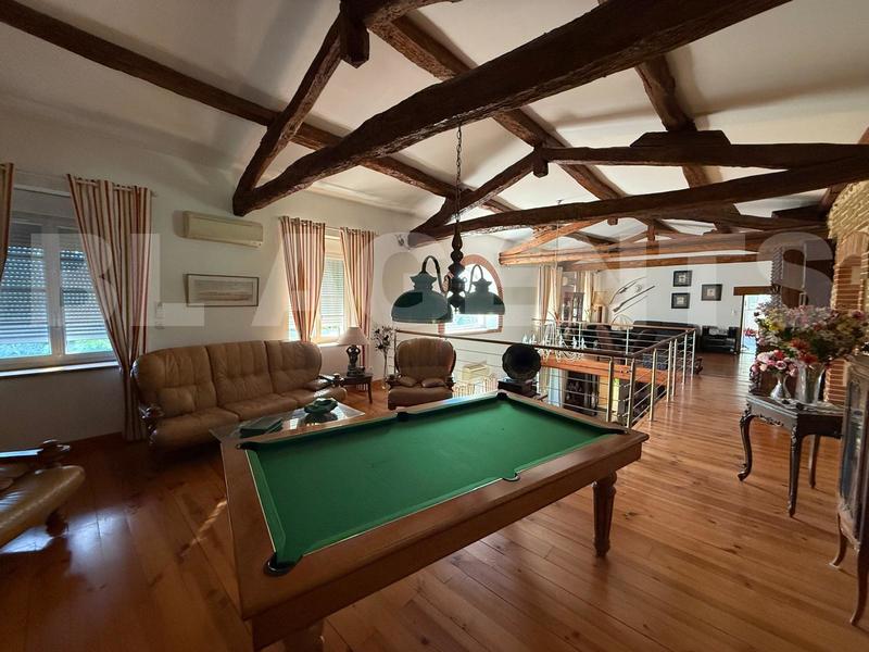 Maison - 634 m² - 21 pièces