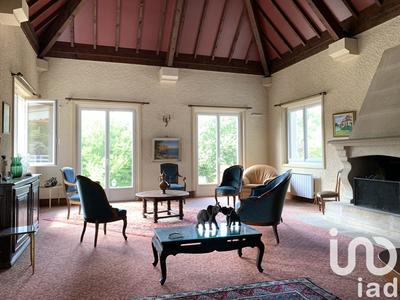 Maison - 220 m² - 7 pièces