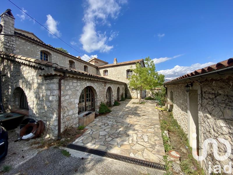 Maison - 332 m² - 7 pièces