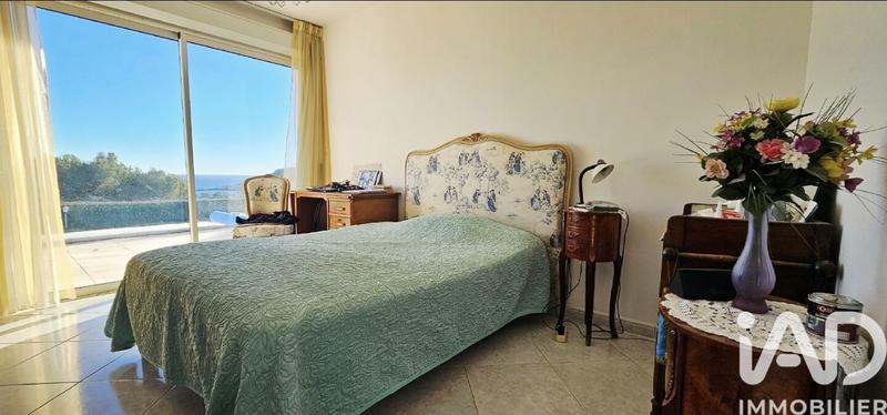 Maison - 250 m² - 7 pièces