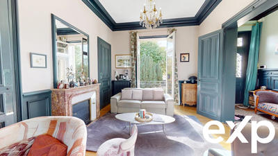 Maison - 252 m² - 9 pièces