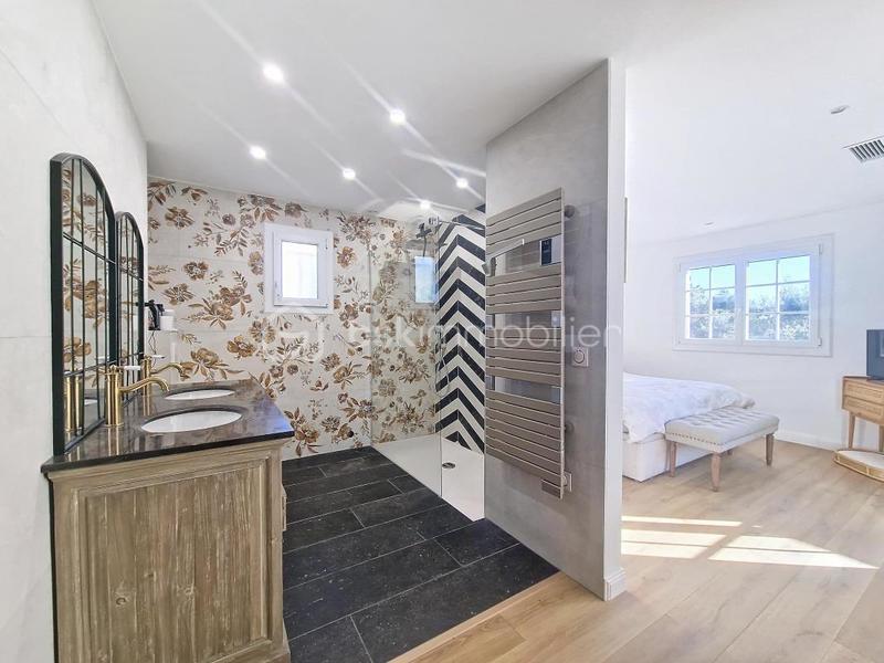 Villa - 300 m² - 5 pièces