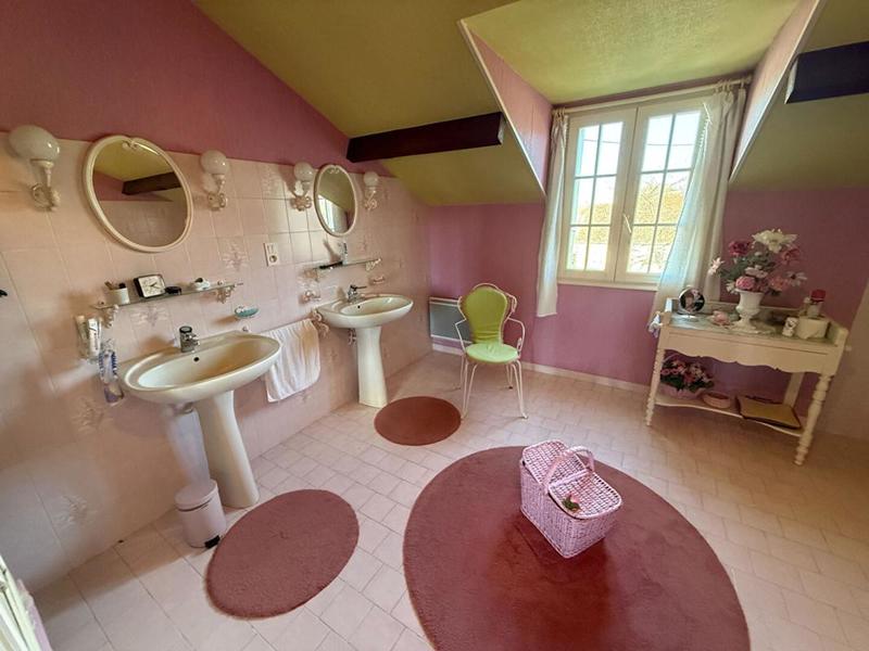 Maison - 221 m² - 10 pièces