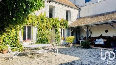 Maison - 230 m² - 8 pièces