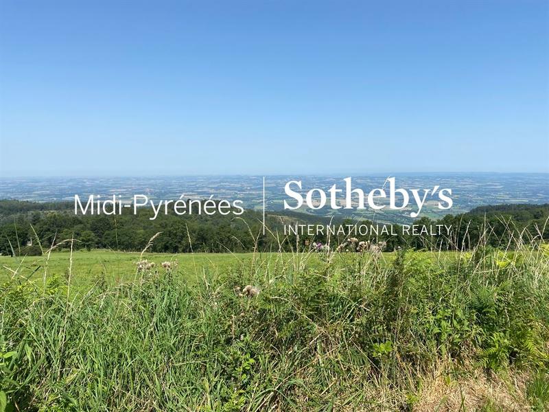 Maison - 360 m² - 8 pièces